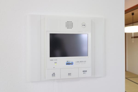 ���̑� �h�Ƒ΍�ɗD�ꂽTV���j�^�[�t���C���^�[�z���ŗ��q�҂̊m�F���ł��܂��B