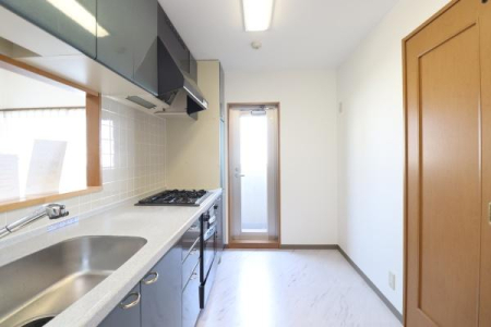 �L�b�`�� �R���^�C�v�̃V�X�e���L�b�`���͎��[���L�x�I
�����̂��|�������₷���݌v�ɂȂ��Ă��܂�