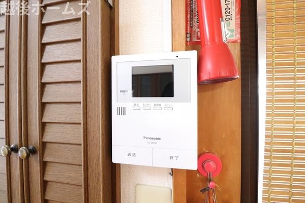 ���̑� �h�Ƒ΍�ɗD�ꂽTV���j�^�[�t���C���^�[�z���ŗ��q�҂̊m�F���ł��܂��B