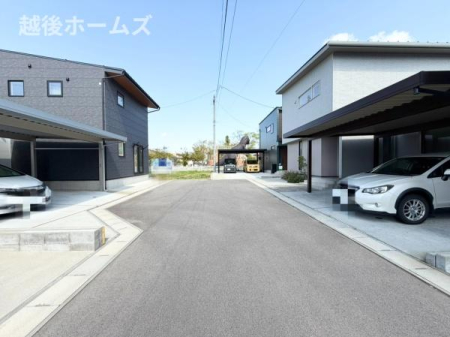 �O�ʓ��H�܂ތ��n�ʐ^ �ߗׁE���ӊ��⒬���݂ȂǁA�����ł͂킩��Ȃ���񂪂������񂠂�܂��B���񌻒n�ɂĂ��m�F���������B
