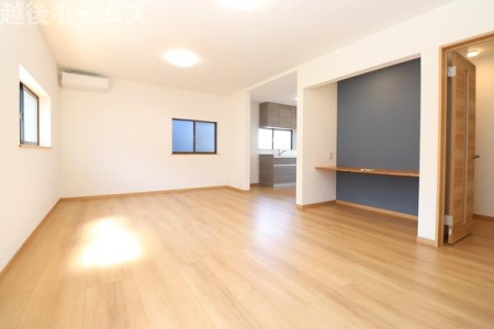 ���r���O �_�C�j���O�e�[�u���E�\�t�@�[���z�u�ł����Ƃ肠��݌v�ɂȂ��Ă���܂��B