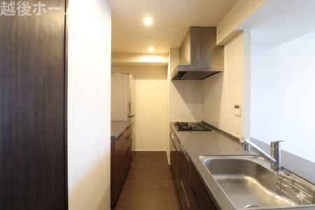 �L�b�`�� �J�����̂���J�E���^�[�L�b�`���ł��B���r���O�S�̗̂l�q�����n����̂ŁA���������q�l�����Ă����S�ł��ˁ�