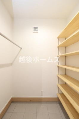 ���[ �y���Ў{�H��z�u�[�c�͂������A���J�̓��ɂ����S�̃R�[�g�|���t�̃V���[�Y�N���[�N