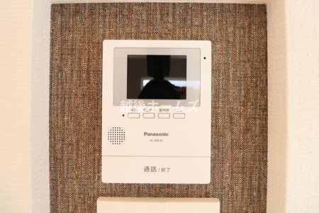 ���̑� �h�Ƒ΍�ɗD�ꂽTV���j�^�[�t���C���^�[�z���ŗ��q�҂̊m�F���ł��܂��B