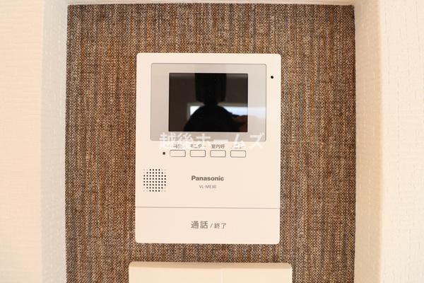 ���̑� �h�Ƒ΍�ɗD�ꂽTV���j�^�[�t���C���^�[�z���ŗ��q�҂̊m�F���ł��܂��B