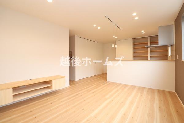 ���r���O �y���Ў{�H��z
�Q�S���Ԋ��C�V�X�e���������ɐ݂��A��ɋ�C���z�������K�ȋ�Ԃɕς��Ă���܂�