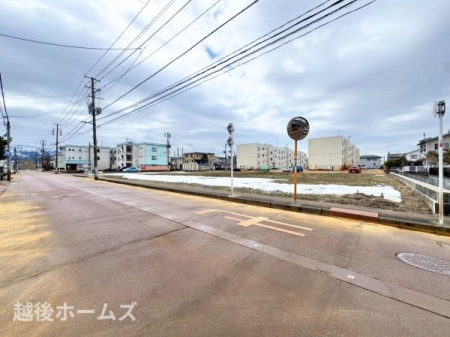 �O�ʓ��H�܂ތ��n�ʐ^ �����̓��������ʕ��E�d�l�ݔ��₨�����̑傫���̔�r�A�ߗׁE���ӊ��⒬���݂ȂǁA�����ł͂킩��Ȃ���񂪂������񂠂�܂��B���񌻒n�ɂĂ��m�F���������B