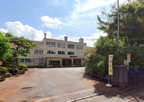 ���ӊ� �y���w�Z�z�����s����菬�w�Z�F1085m