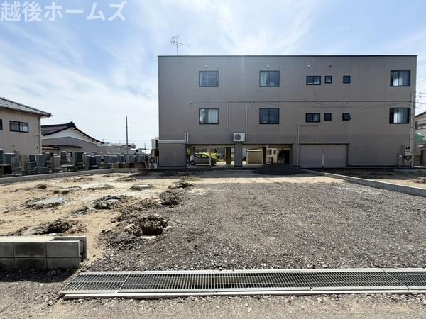 �O�ʓ��H�܂ތ��n�ʐ^ �����̓��������ʕ��E�d�l�ݔ��₨�����̑傫���̔�r�A�ߗׁE���ӊ��⒬���݂ȂǁA�����ł͂킩��Ȃ���񂪂������񂠂�܂��B���񌻒n�ɂĂ��m�F���������B