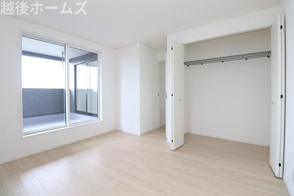 �m�� �y���Ў{�H��z�S���ɃN���[�[�b�g�����A���[���L�x�Ŏg���₷���Ԏ��ɂȂ��Ă��܂�