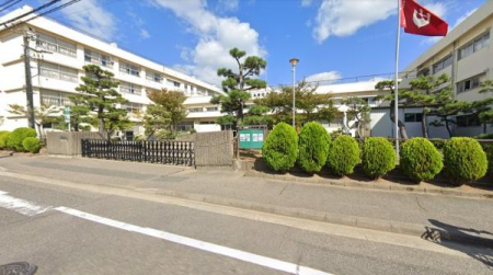 ���ӊ� �y���w�Z�z�V���s���㏊���w�Z�F1635m