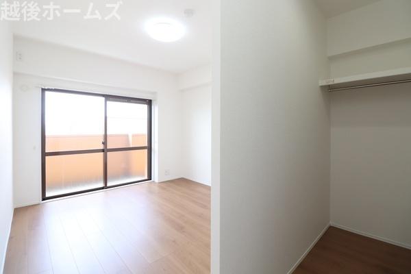 �m�� �S���ɃN���[�[�b�g�����A���[���L�x�Ŏg���₷���Ԏ��ɂȂ��Ă��܂��B