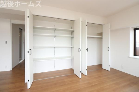 ���[ ���r���O�̂��Еt�������S�̑�e�ʂ̃N���[�[�b�g