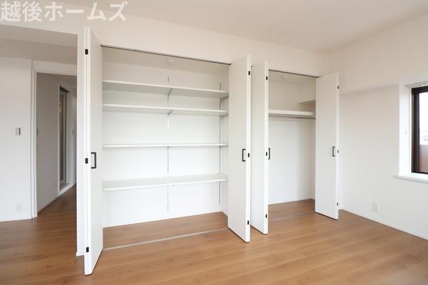 ���[ ���r���O�̂��Еt�������S�̑�e�ʂ̃N���[�[�b�g