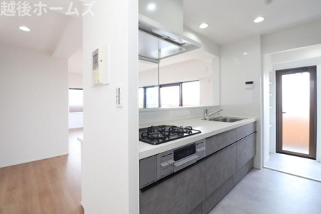 �L�b�`�� �R���^�C�v�̃L�b�`���͎��[���L�x�I
�����̂��|�������₷���݌v�ɂȂ��Ă��܂�