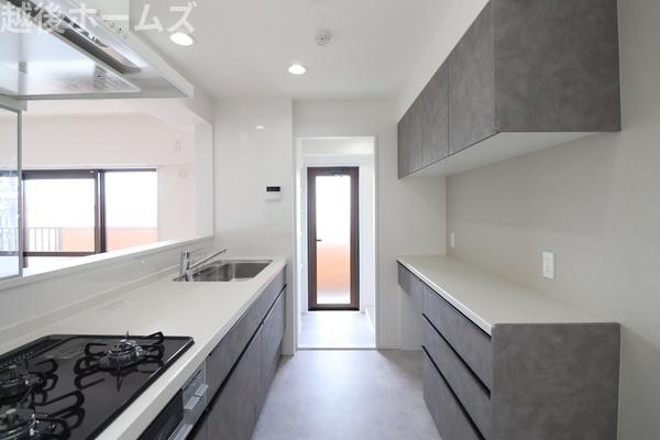 �L�b�`�� �L�b�`���͎g���₷�������o�����̃^�C�v�ł��B
�򐅊��̌^�̐������W���������Ă��܂��B