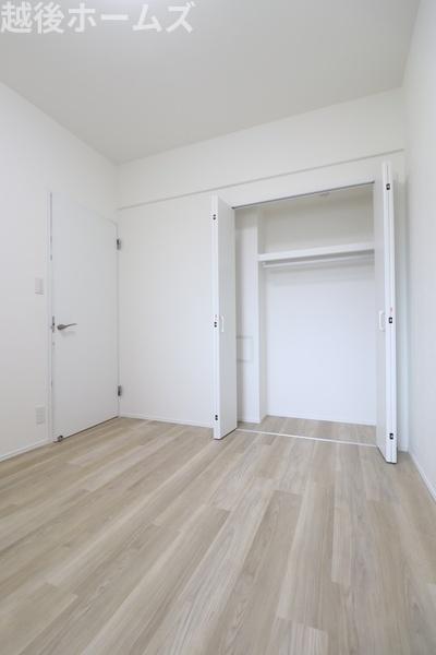 �m�� �S���ɃN���[�[�b�g�����A���[���L�x�Ŏg���₷���Ԏ��ɂȂ��Ă��܂�