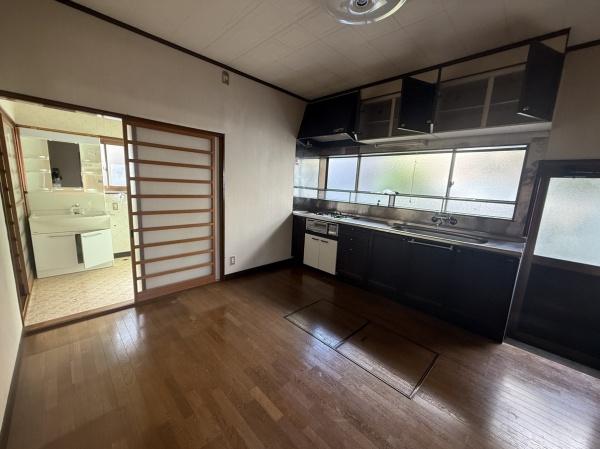 �L�b�`�� �y���t�H�[���O�z
�L�b�`���͂R���^�C�v�Ŏ��[���L�x�ȐV�i�̃V�X�e���L�b�`���Ɍ����������܂��B