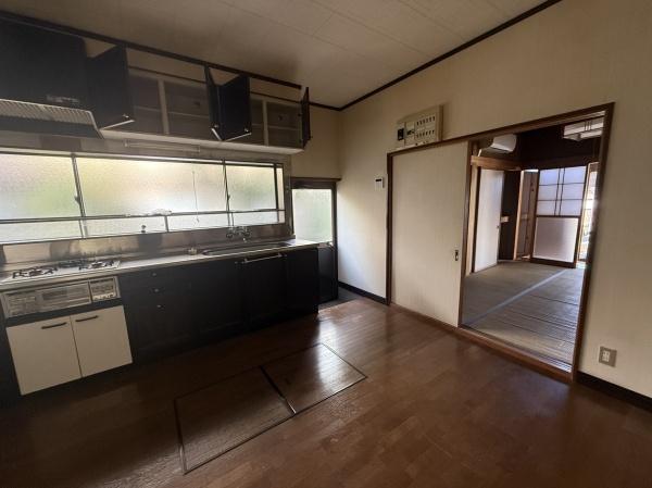 �L�b�`�� �y���t�H�[���O�z
�אڂ����a���͌����P�����A�P�V.�T���̂k�c�j�Ƀ��t�H�[���������܂��B