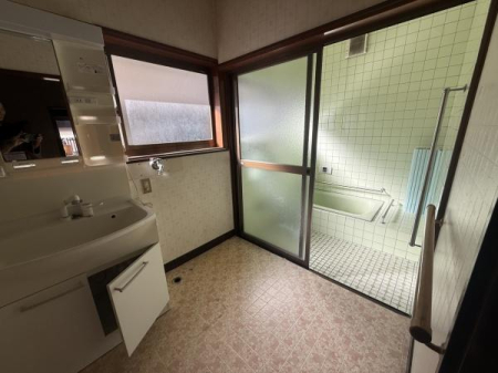 ���� �y���t�H�[���O�z
���ʑ�⃆�j�b�g�o�X��V�i�ɓ��ւ������܂��B