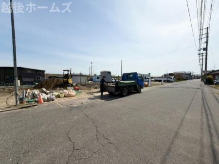 �O�ʓ��H�܂ތ��n�ʐ^ �����̓��������ʕ��E�d�l�ݔ��₨�����̑傫���̔�r�A�ߗׁE���ӊ��⒬���݂ȂǁA�����ł͂킩��Ȃ���񂪂������񂠂�܂��B
���񌻒n�ɂĂ��m�F���������B