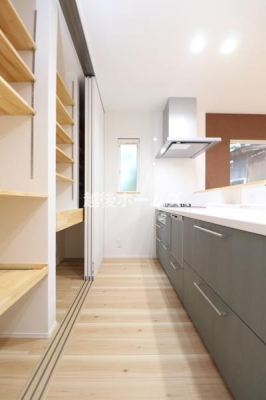 �L�b�`�� �y���Ў{�H��z�L�b�`���͎g���₷���V�X�e���L�b�`���ł��B
�򐅊��̌^�̐�����H��@���W���������Ă��܂��B