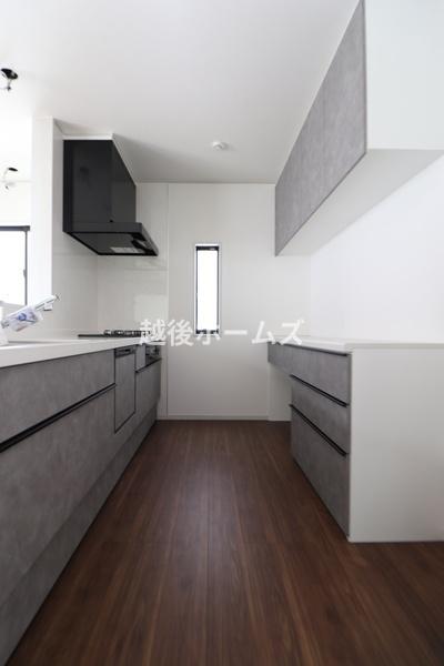 �L�b�`�� �y���Ў{�H��z�R���^�C�v�̃I�[�v���L�b�`���͎��[���L�x�I
�����̂��|�������₷���݌v�ɂȂ��Ă��܂�