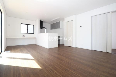 ���r���O �y���Ў{�H��z
�Q�S���Ԋ��C�V�X�e���������ɐ݂��A��ɋ�C���z�������K�ȋ�Ԃɕς��Ă���܂�