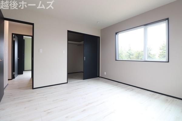�m�� �V���v���ȗm���Ȃ̂ŉƋ�Ȃǂ̃C���e���A�Ƃ��}�b�`���Ă�����ꊴ���o���₷���A�g�̉��̐��������₷���ł��ˁ�