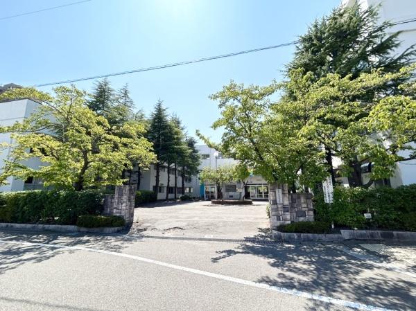 ���ӊ� �y���w�Z�z�V���s�����V���w�Z�F160m