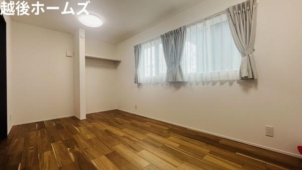 �m�� �v���C���[������q�������Q���։ώ��݁B�Ƒ��̐����ɍ��킹�Č`��ς�����m���ł��B
�I�[�v���N���[�[�b�g�t���Ő������ڂ��X���[�Y�B���D�݂̃C���e���A���f����V���v���ȗm���ł��B