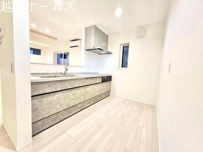 �L�b�`�� �J�����̂���J�E���^�[�L�b�`���ł��B���r���O�S�̗̂l�q�����n����̂ŁA���������q�l�����Ă����S�ł��ˁ�