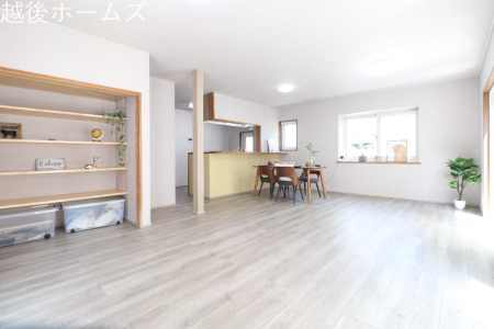 ���r���O �_�C�j���O�e�[�u���E�\�t�@�[���z�u�ł����Ƃ肠��݌v�ɂȂ��Ă���܂��B