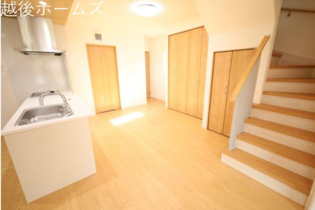 �L�b�`�� �y���Ў{�H��z�J�����̂���J�E���^�[�L�b�`���ł��B���r���O�S�̗̂l�q�����n����̂ŁA���������q�l�����Ă����S�ł��ˁ�