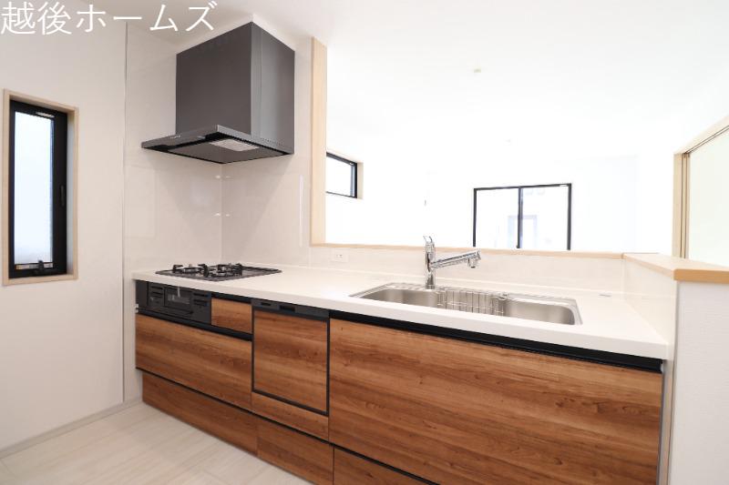 �L�b�`�� �J�����̂���J�E���^�[�L�b�`���ł��B���r���O�S�̗̂l�q�����n����̂ŁA���������q�l�����Ă����S�ł��ˁ�