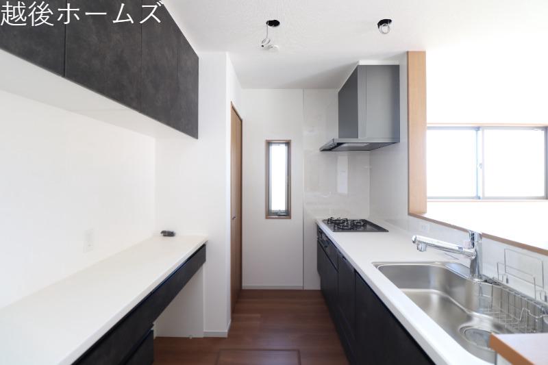 �L�b�`�� �J�����̂���J�E���^�[�L�b�`���ł��B���r���O�S�̗̂l�q�����n����̂ŁA���������q�l�����Ă����S�ł��ˁ�
