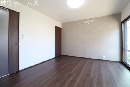 ���r���O -