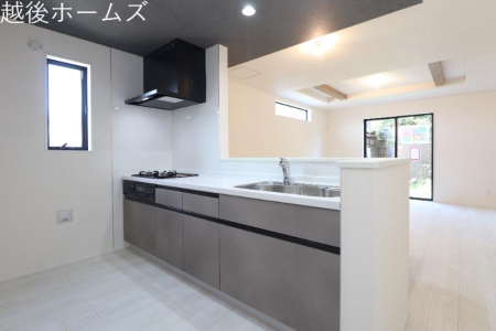 �L�b�`�� �y���Ў{�H��z�_�C�j���O�e�[�u�����z�u�ł����Ƃ肠��݌v�ɂȂ��Ă���܂��B
