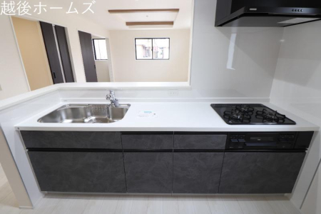 �L�b�`�� �J�����̂���J�E���^�[�L�b�`���ł��B���r���O�S�̗̂l�q�����n����̂ŁA���������q�l�����Ă����S�ł��ˁ�