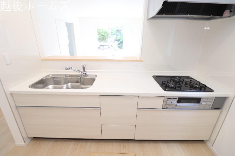 �L�b�`�� �J�����̂���J�E���^�[�L�b�`���ł��B���r���O�S�̗̂l�q�����n����̂ŁA���������q�l�����Ă����S�ł��ˁ�