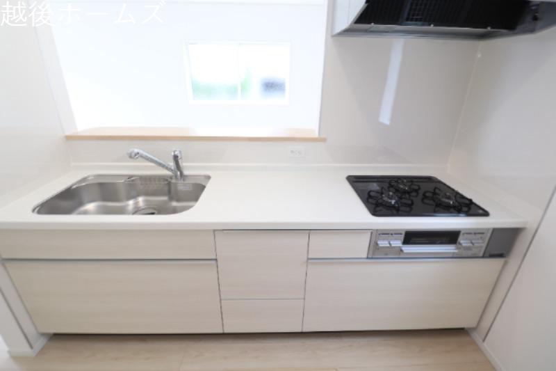 �L�b�`�� �y���Ў{�H��z�J�����̂���J�E���^�[�L�b�`���ł��B���r���O�S�̗̂l�q�����n����̂ŁA���������q�l�����Ă����S�ł��ˁ�