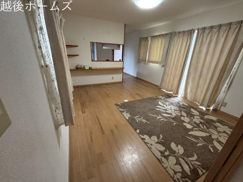 ���r���O -