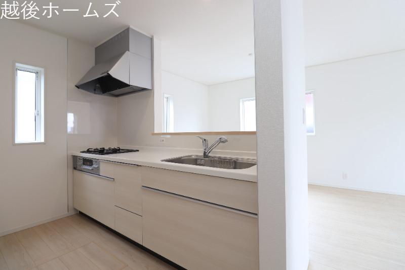 �L�b�`�� �y���Ў{�H��z�_�C�j���O�e�[�u�����z�u�ł����Ƃ肠��݌v�ɂȂ��Ă���܂��B