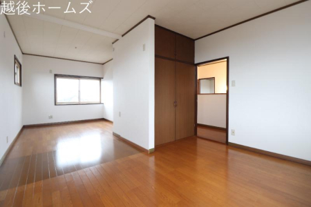 ���r���O -