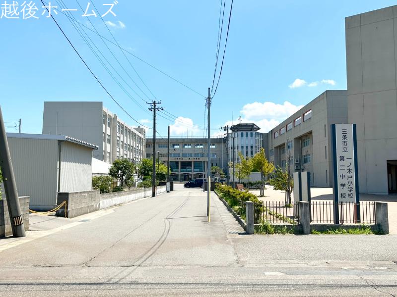���ӊ� �O���s����񒆊w�Z