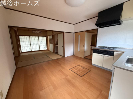 ���r���O -