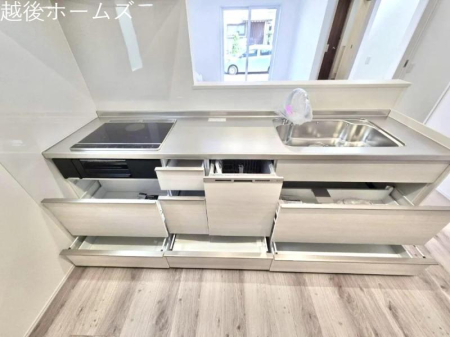 �L�b�`�� �J�����̂���J�E���^�[�L�b�`���ł��B���r���O�S�̗̂l�q�����n����̂ŁA���������q�l�����Ă����S�ł��ˁ�