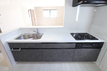 �L�b�`�� �J�����̂���J�E���^�[�L�b�`���ł��B���r���O�S�̗̂l�q�����n����̂ŁA���������q�l�����Ă����S�ł��ˁ�