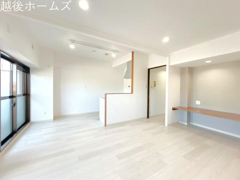 ���r���O -