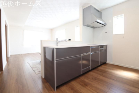 �L�b�`�� �y���Ў{�H��z �J�����̂���J�E���^�[�L�b�`���ł��B���r���O�S�̗̂l�q�����n����̂ŁA���������q�l�����Ă����S�ł��ˁ�